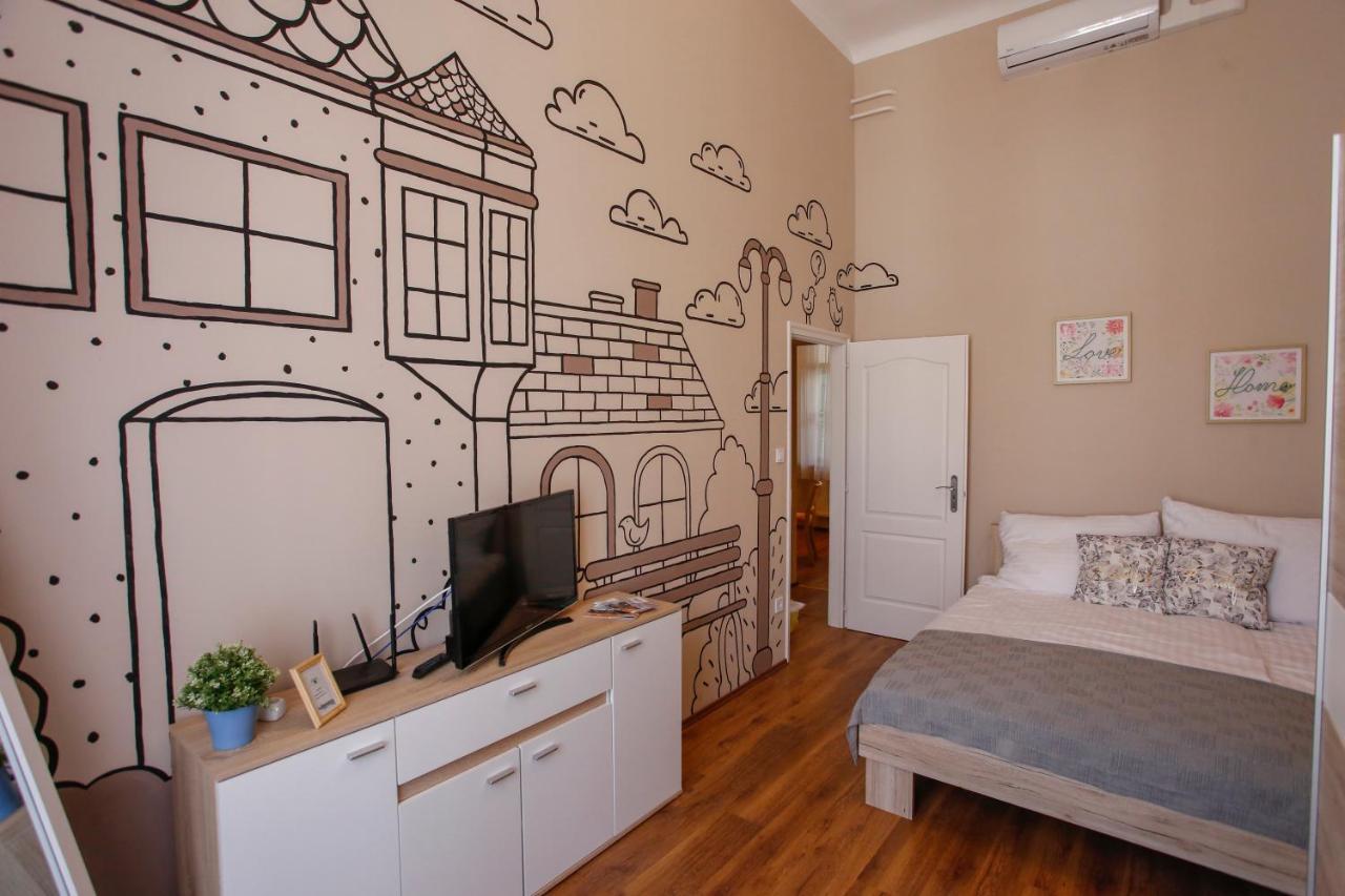 Uránia Apartmanház Eger Esterno foto