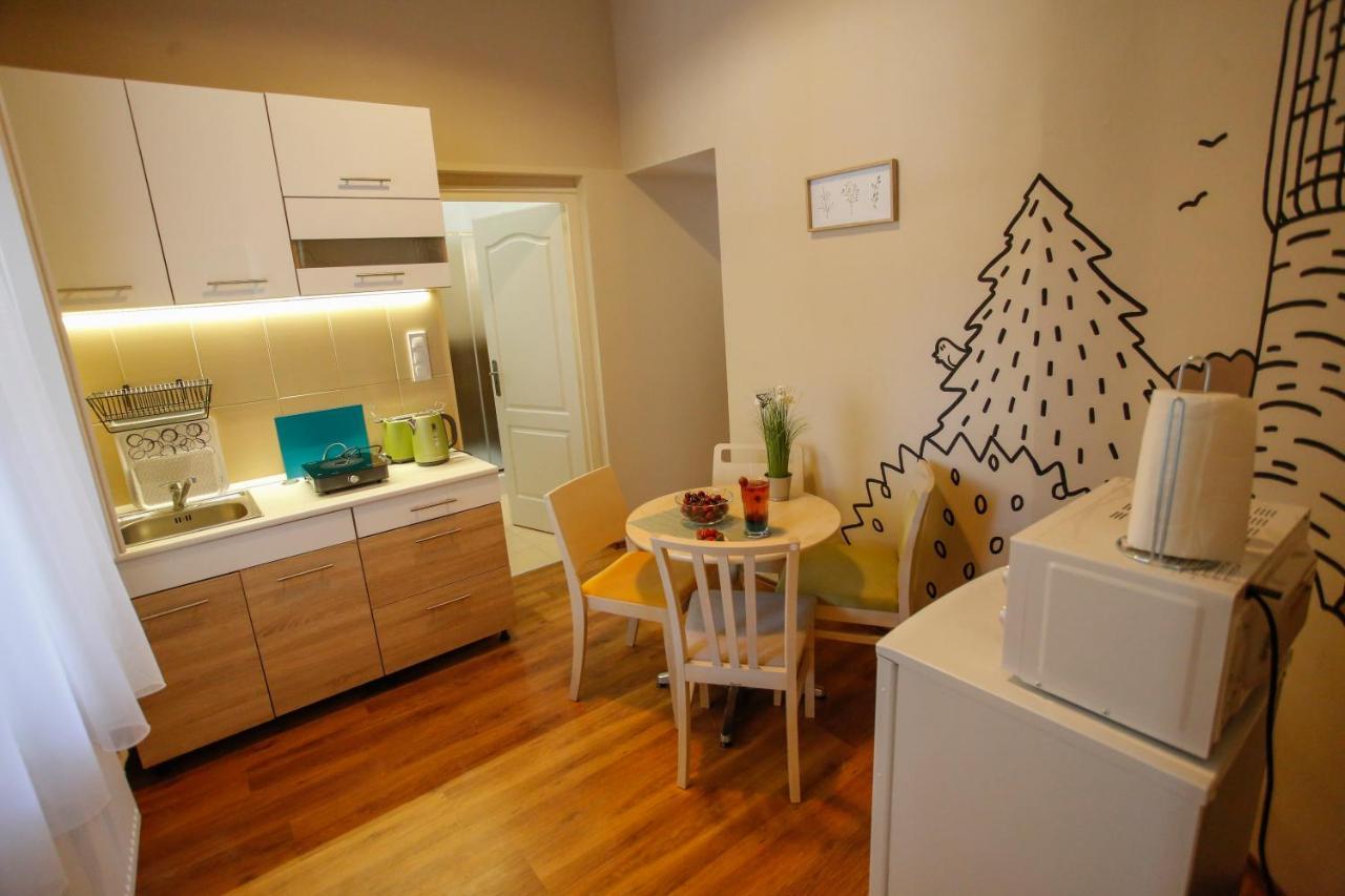 Uránia Apartmanház Eger Esterno foto
