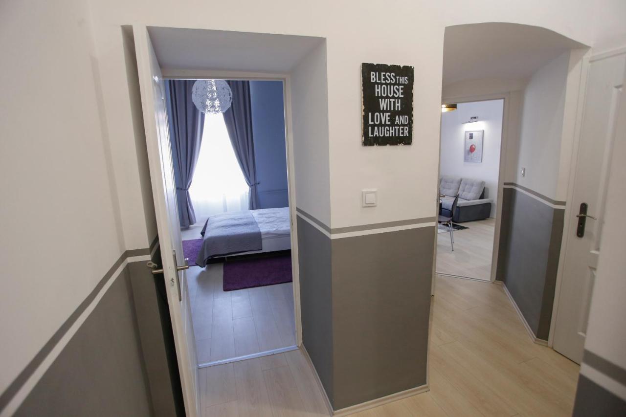 Uránia Apartmanház Eger Esterno foto