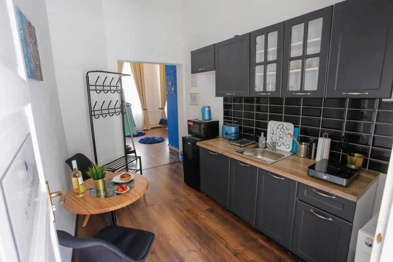 Uránia Apartmanház Eger Esterno foto