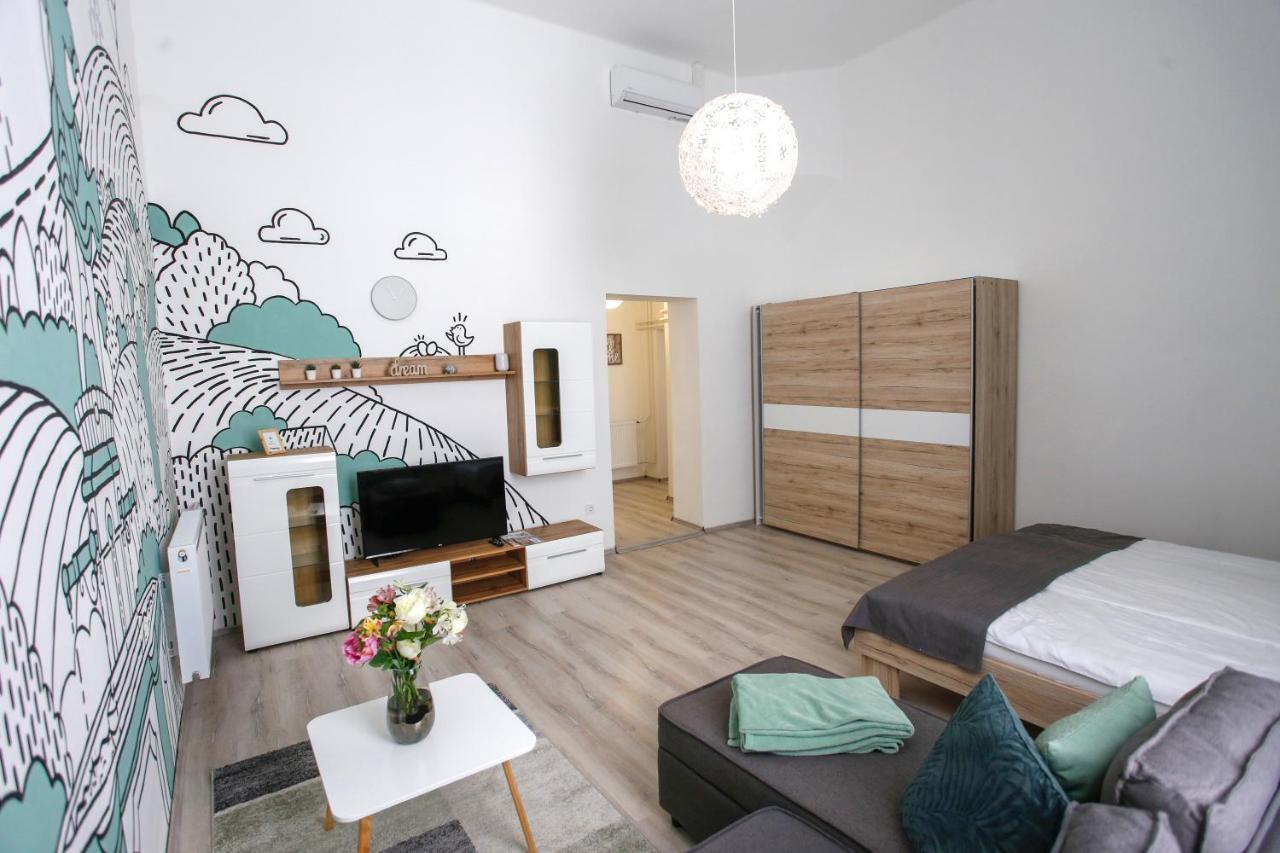 Uránia Apartmanház Eger Esterno foto