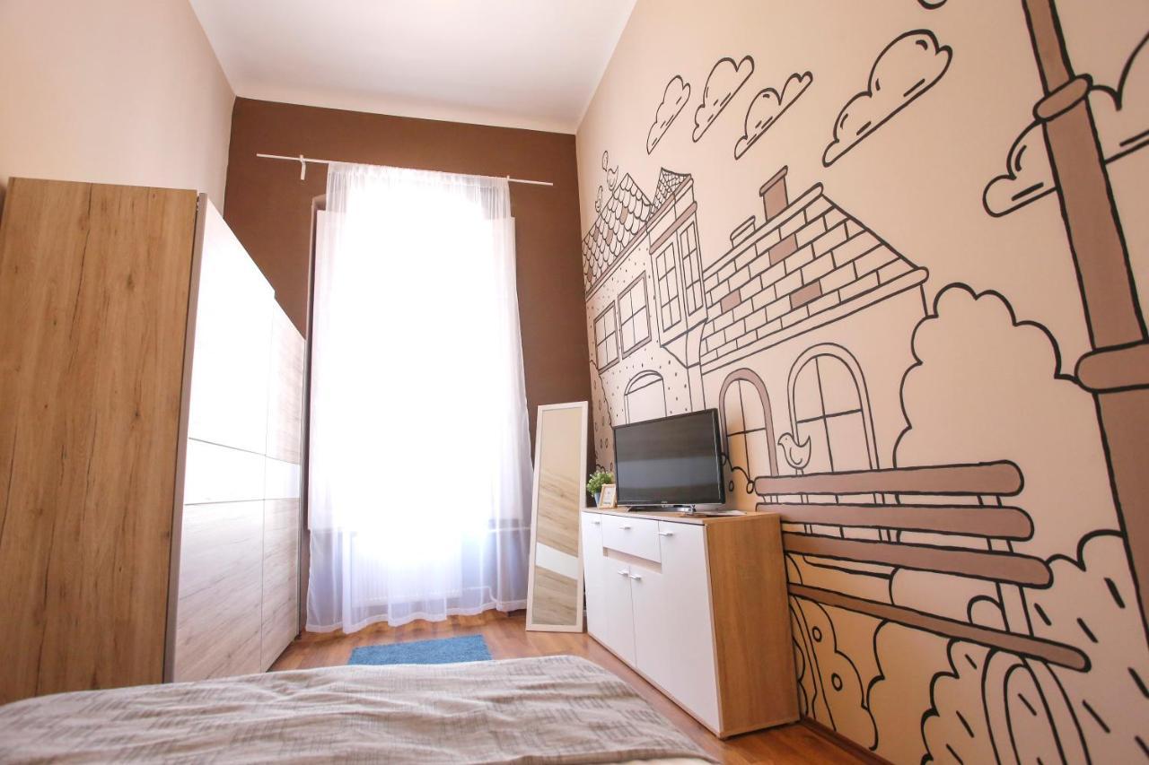 Uránia Apartmanház Eger Esterno foto