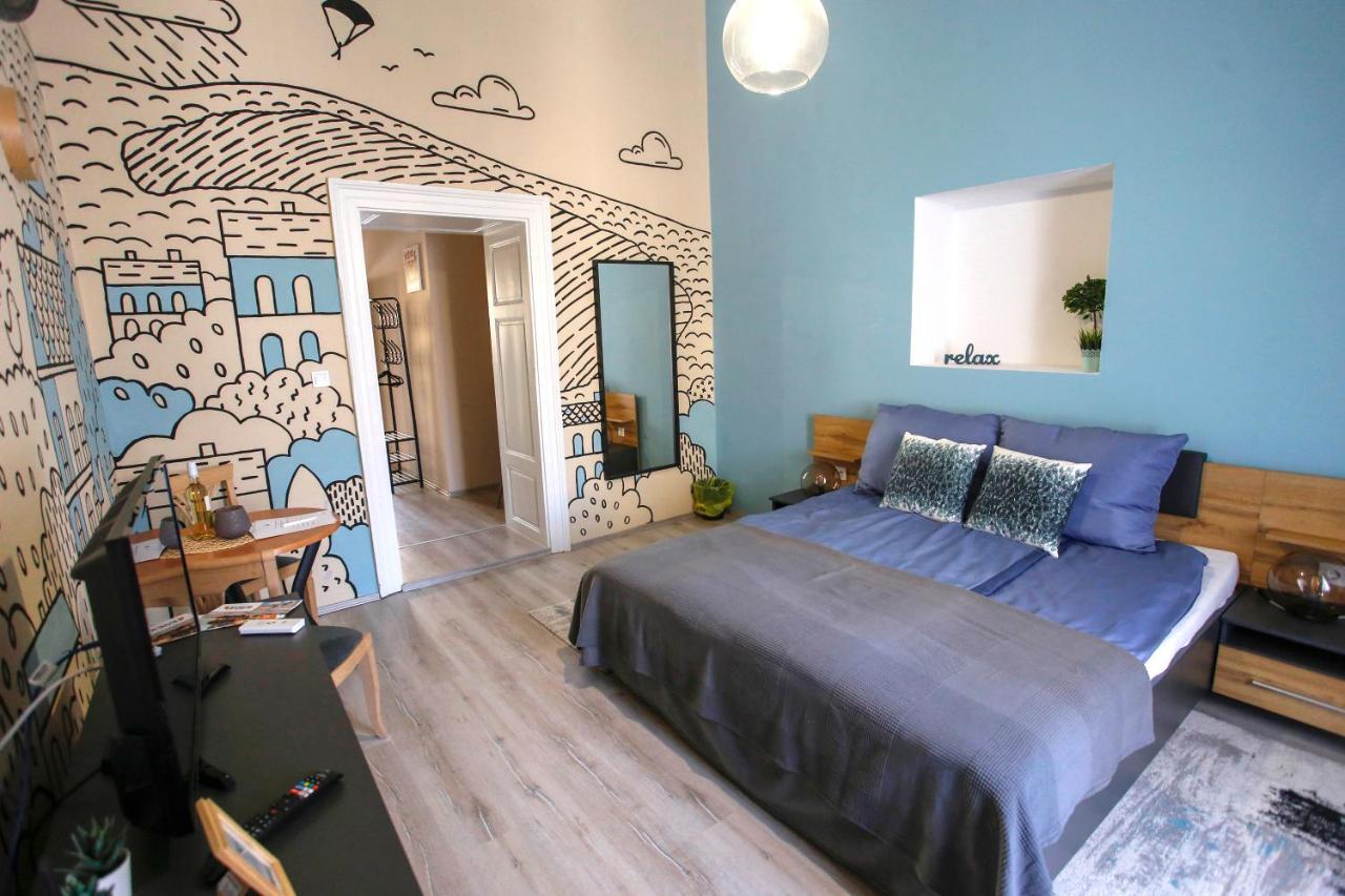 Uránia Apartmanház Eger Esterno foto