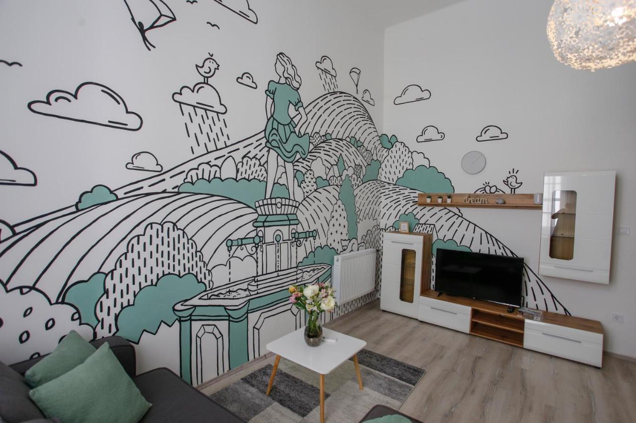 Uránia Apartmanház Eger Esterno foto