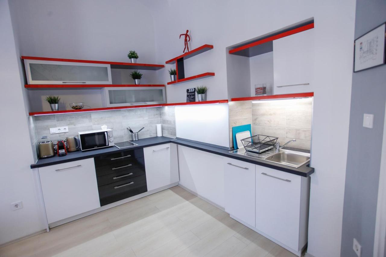 Uránia Apartmanház Eger Esterno foto